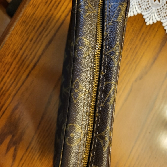 LOUIS VUITTON Monogram Trousse Toilette 28 - Picture 3 of 9